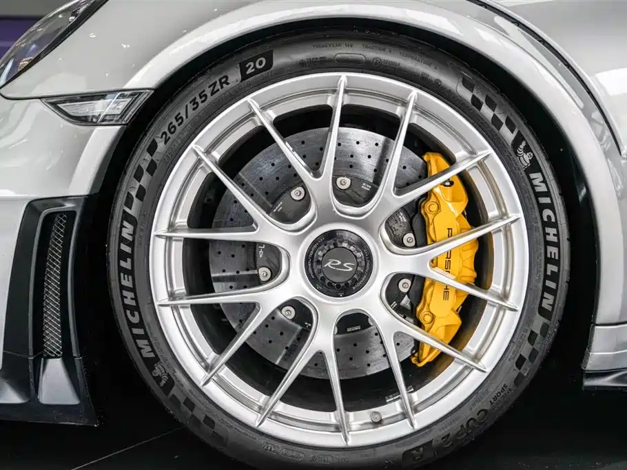 Porsche 911 2018 GT2 RS 3.8T фото 8