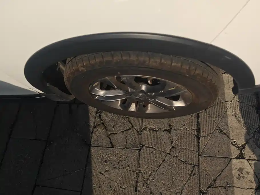 Фото 6 - Geely Vision X3