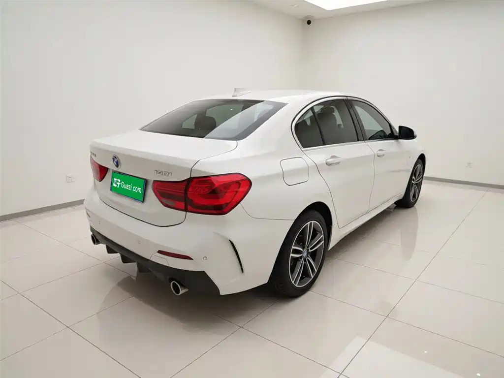 BMW 1 Series 2021 120i M Sport фото 7
