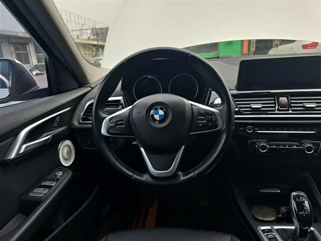 BMW 1 Series 2021 120i M Sport фото 11