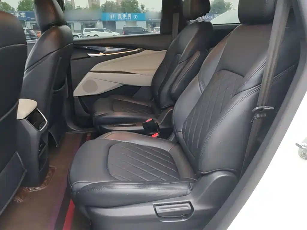 Photo 17 - Maxus EUNIQ 5
