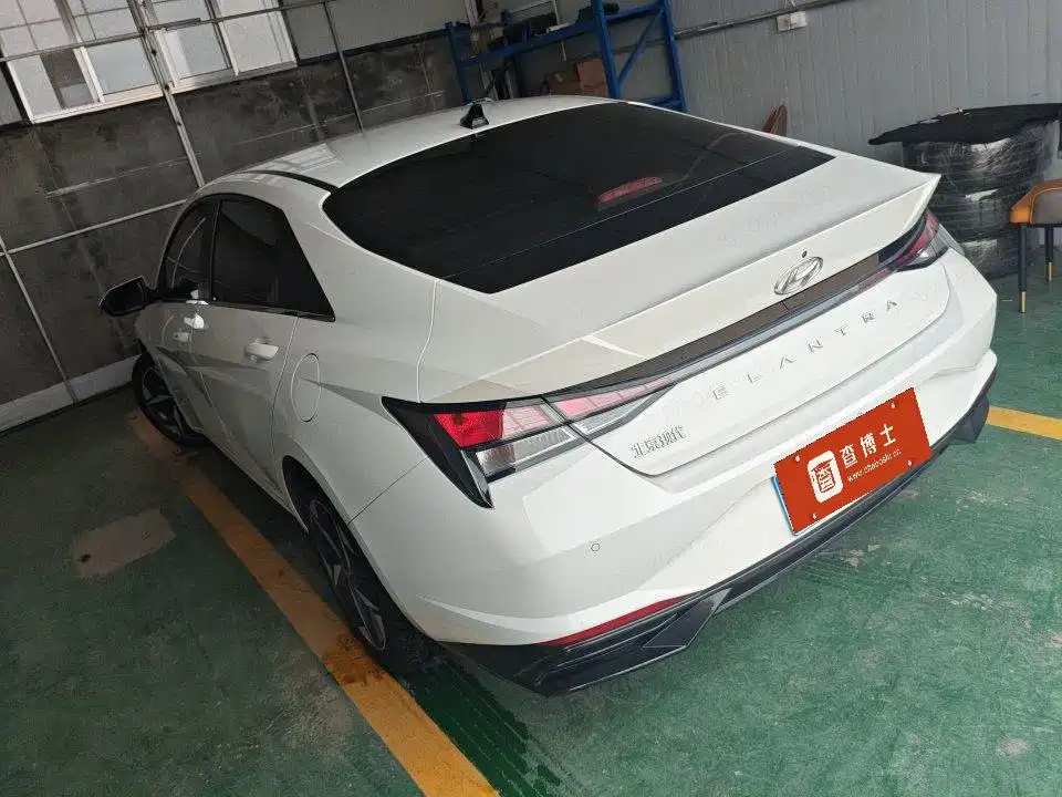 Hyundai Elantra 2023 1.5L CVT GLX Elite Edition фото 3