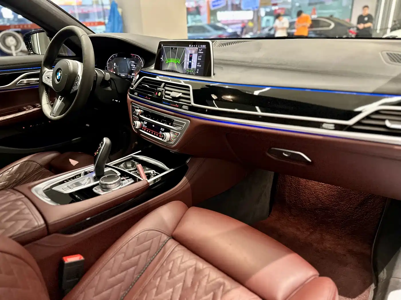 BMW 7 Series 2019 740Li xDrive Executive M Sport Package фото 4