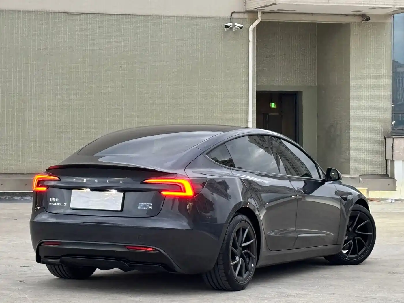 Фото 13 - Tesla Model 3