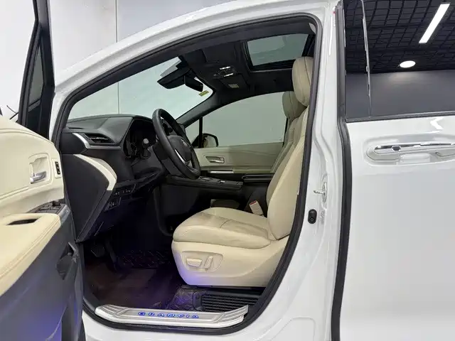 Toyota Granvia 2024 2023 2.5L Hybrid Prestige PLUS Edition