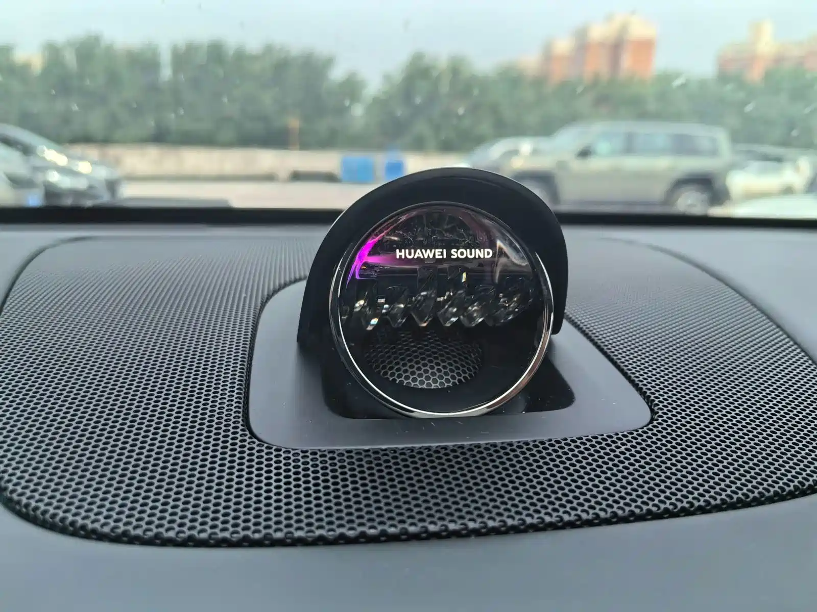 Photo 12 - Zhijie Luxeed R7