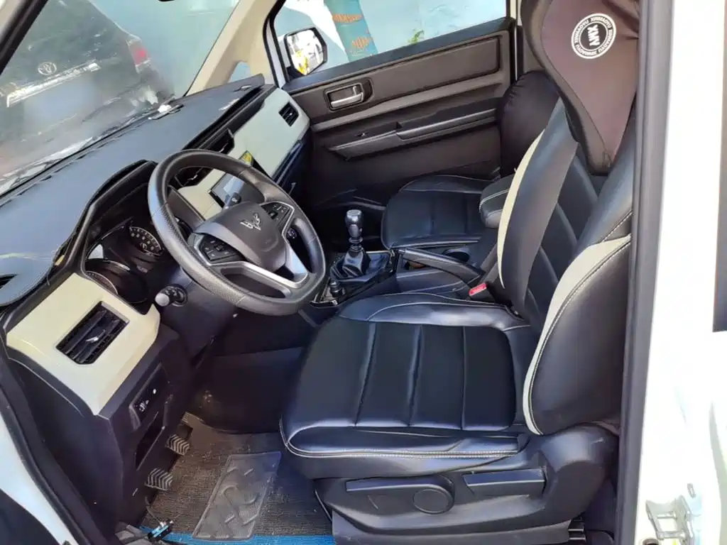 Wuling Motors Wuling Hongguang PLUS 2019 2019 1.5T Manual Luxury 7-seater