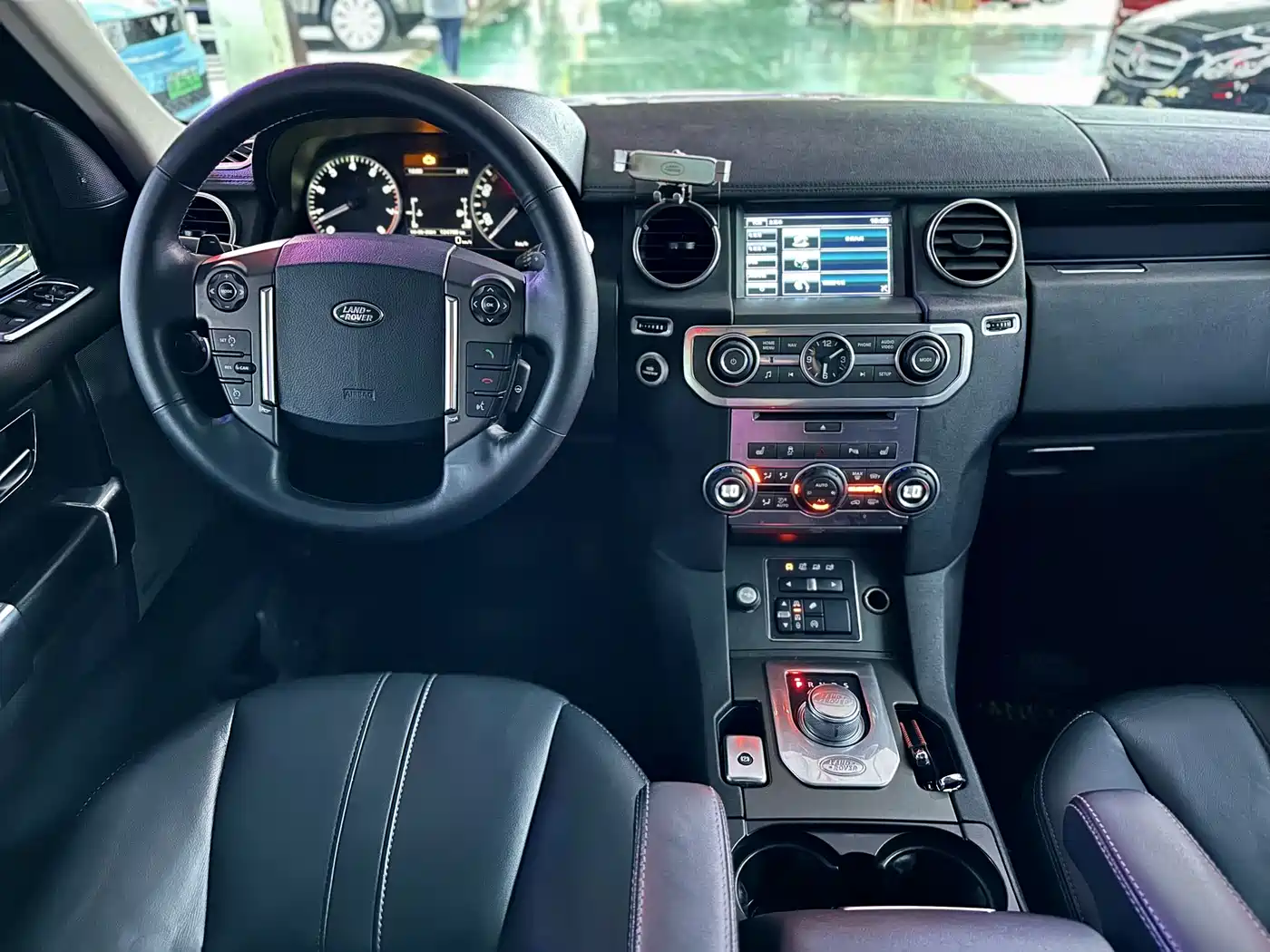 Land Rover Discovery 2016 3.0 SC V6 HSE фото 8