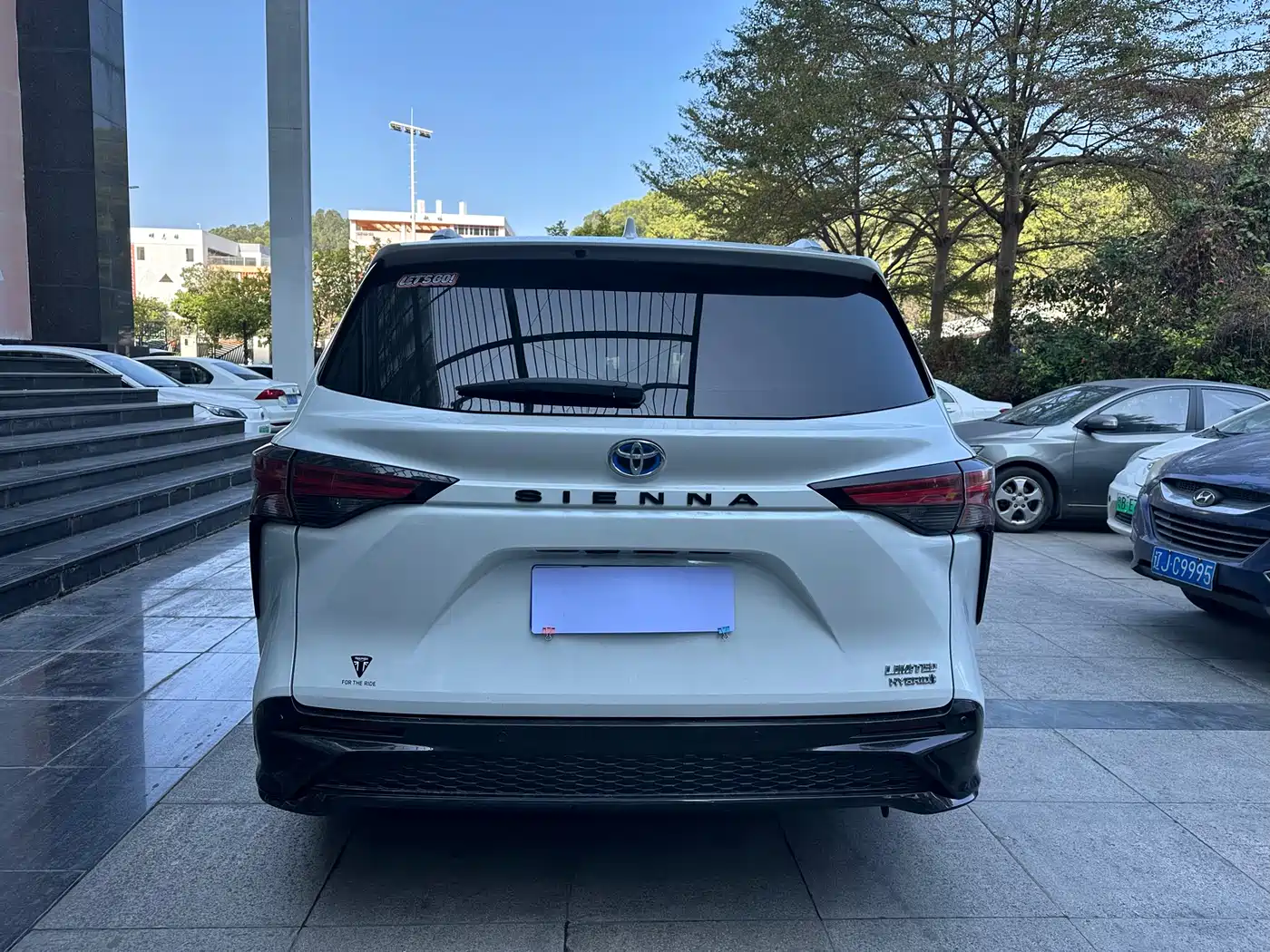 Toyota Sienna 2021 2.5L Hybrid Premium Edition фото 8