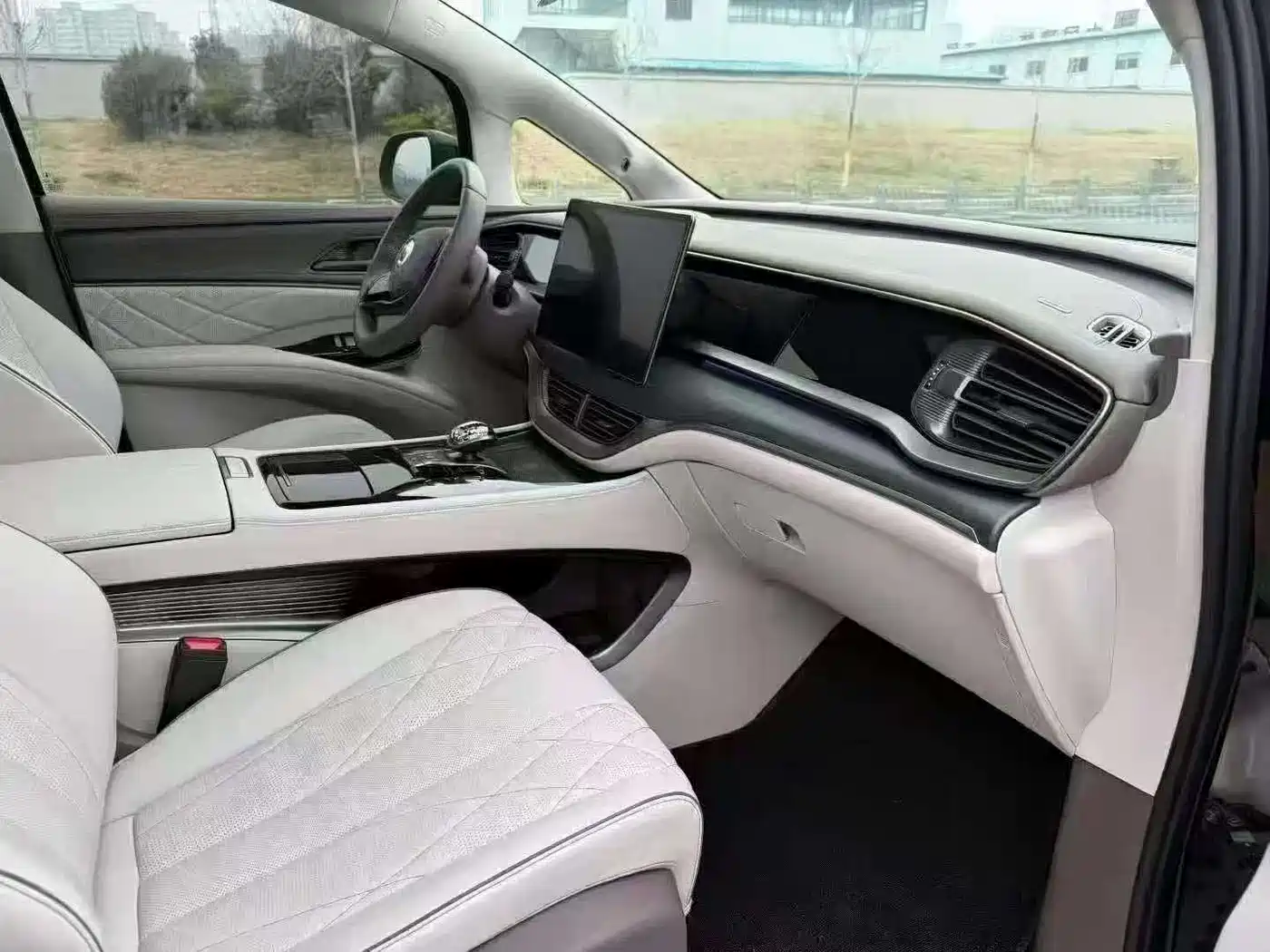 Denza D9 2022 DM-i 970 AWD Flagship фото 5