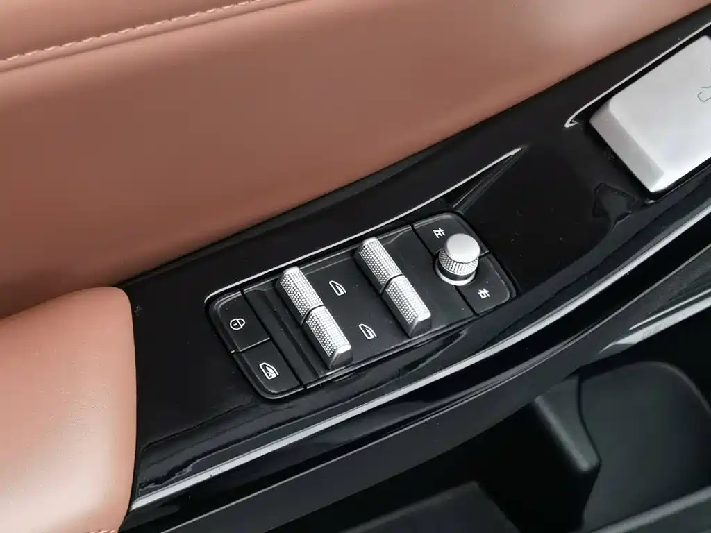 Geely Galaxy Galaxy L6 2025 2025 EM-i 140km Voyage Edition