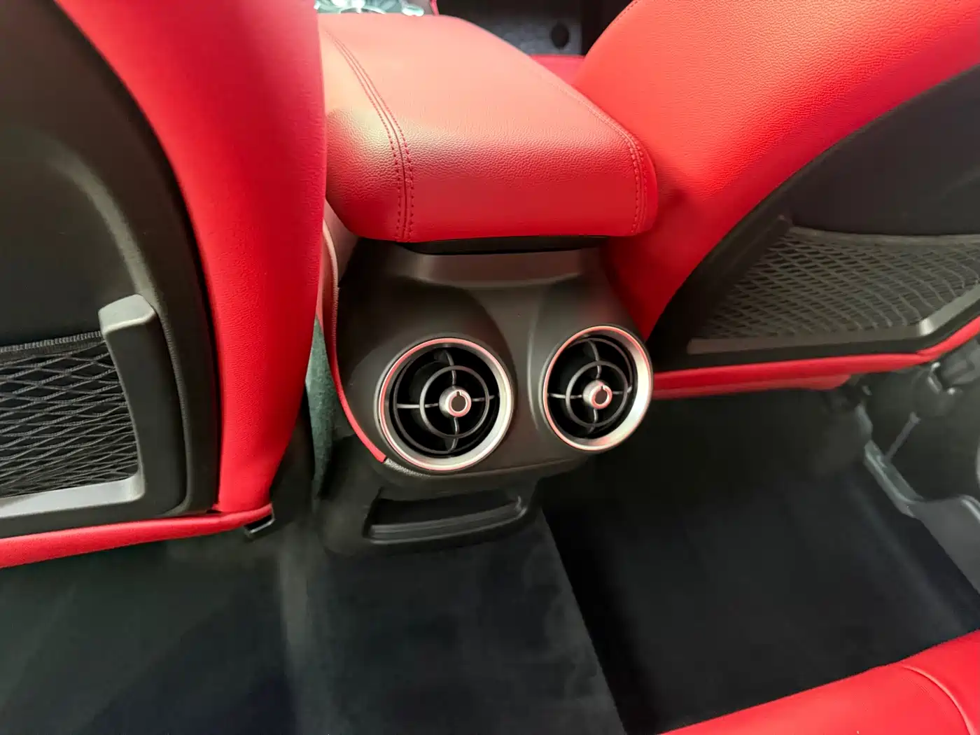 Фото 32 - Alfa Romeo Stelvio