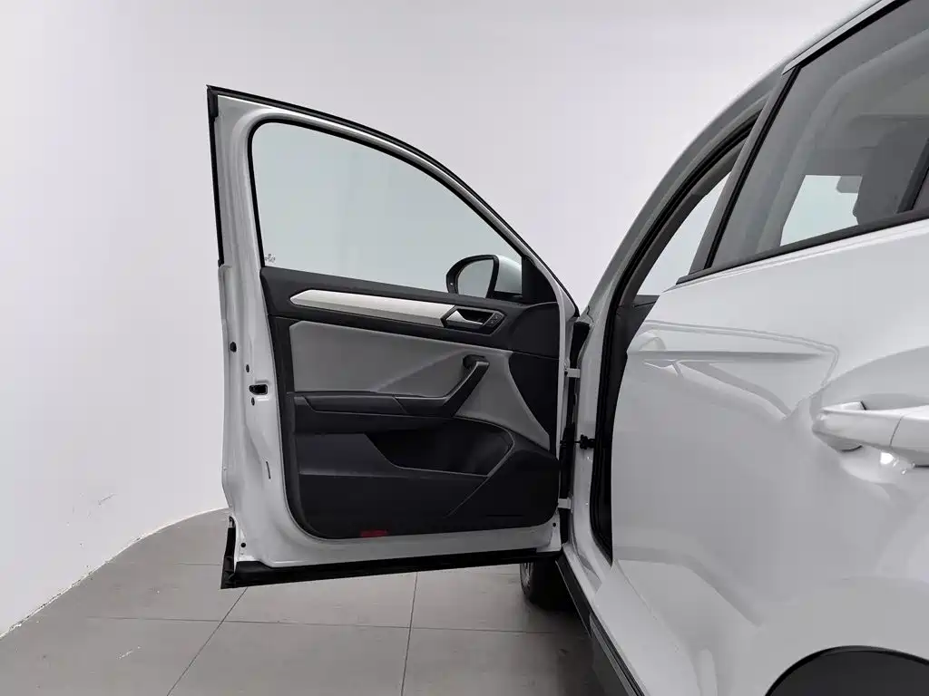 Фото 8 - Volkswagen T-ROC
