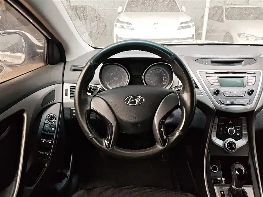 Hyundai Langdong 2016 1.6L Automatic Smart Edition фото 7