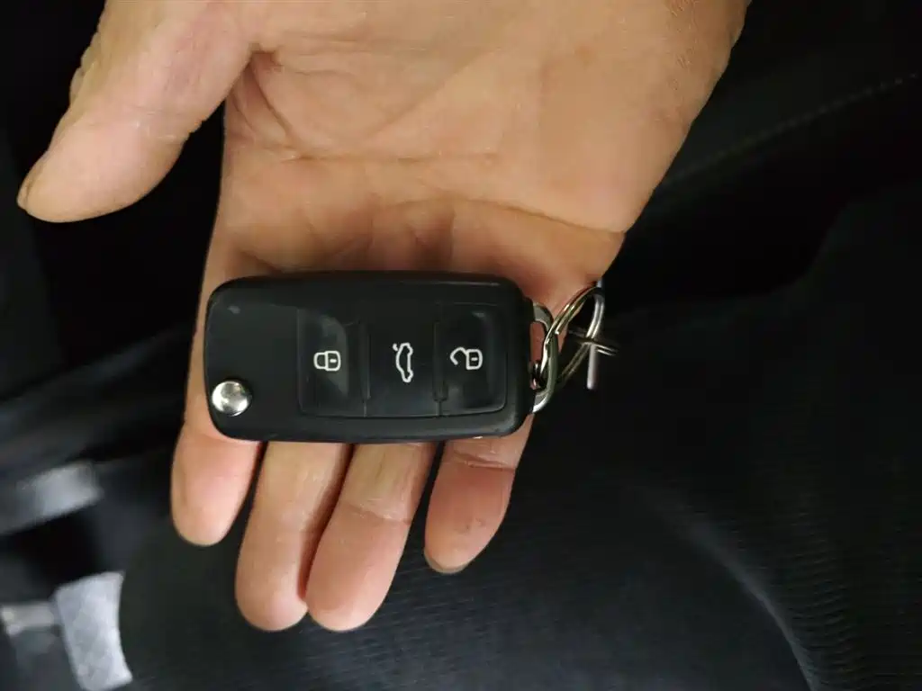 Škoda Skoda Rapid Spaceback 2016 Facelift 1.6L Automatic Innovation Edition фото 9