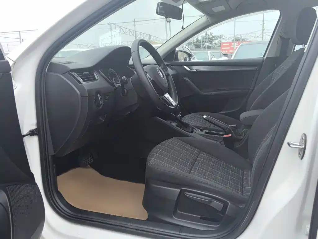صورة 9 - Škoda Octavia