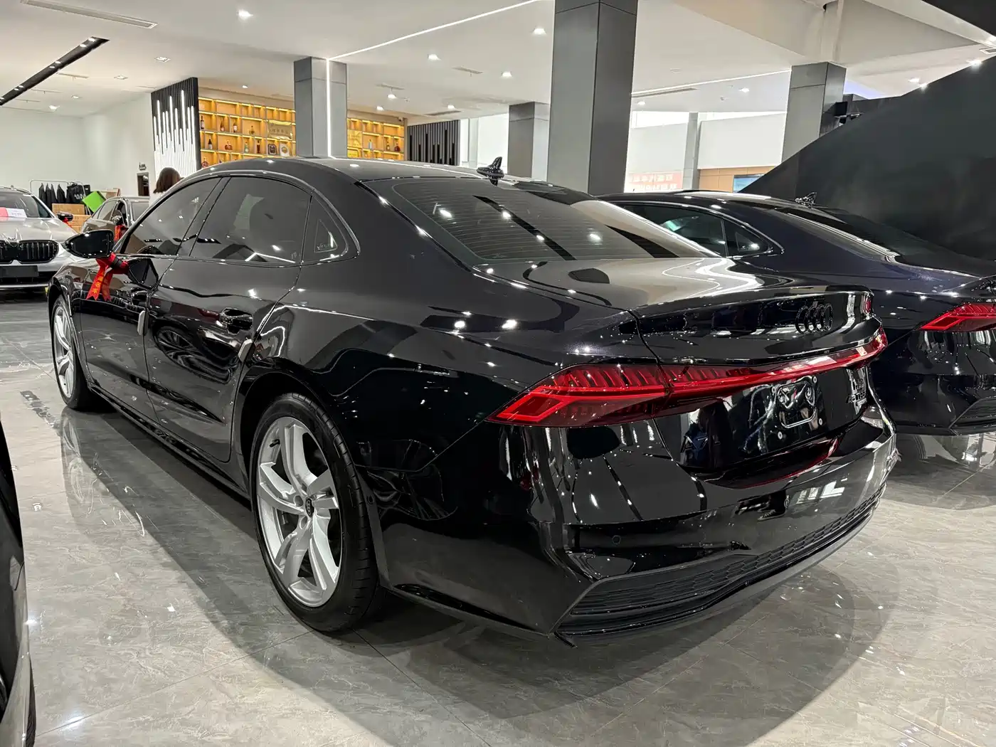 Photo 10 - Audi A7L