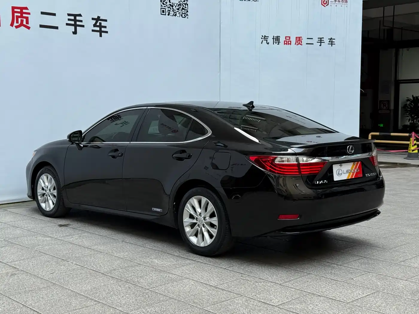 Lexus ES 2013 300h Luxury Edition фото 6
