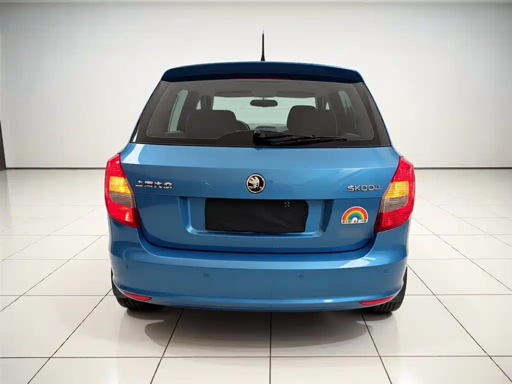 Škoda Fabia 2014 1.4L Automatic Crystal Spirit Edition фото 6