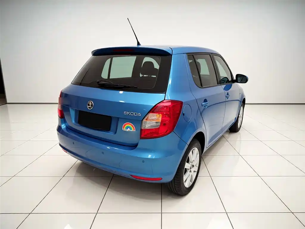 Škoda Fabia 2014 1.4L Automatic Crystal Spirit Edition фото 7