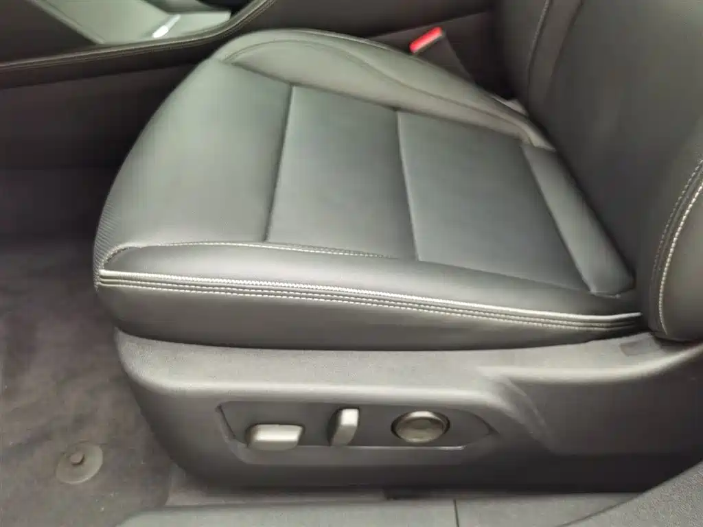 Cadillac Cadillac GT4 2023 25T Luxury Edition 20