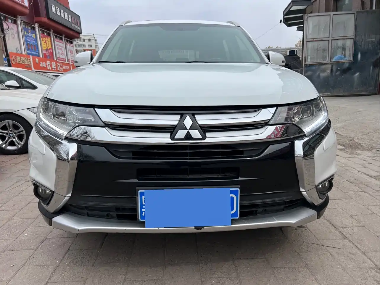 Фото 2 - Mitsubishi Outlander