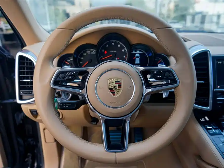 صورة 10 - Porsche Cayenne