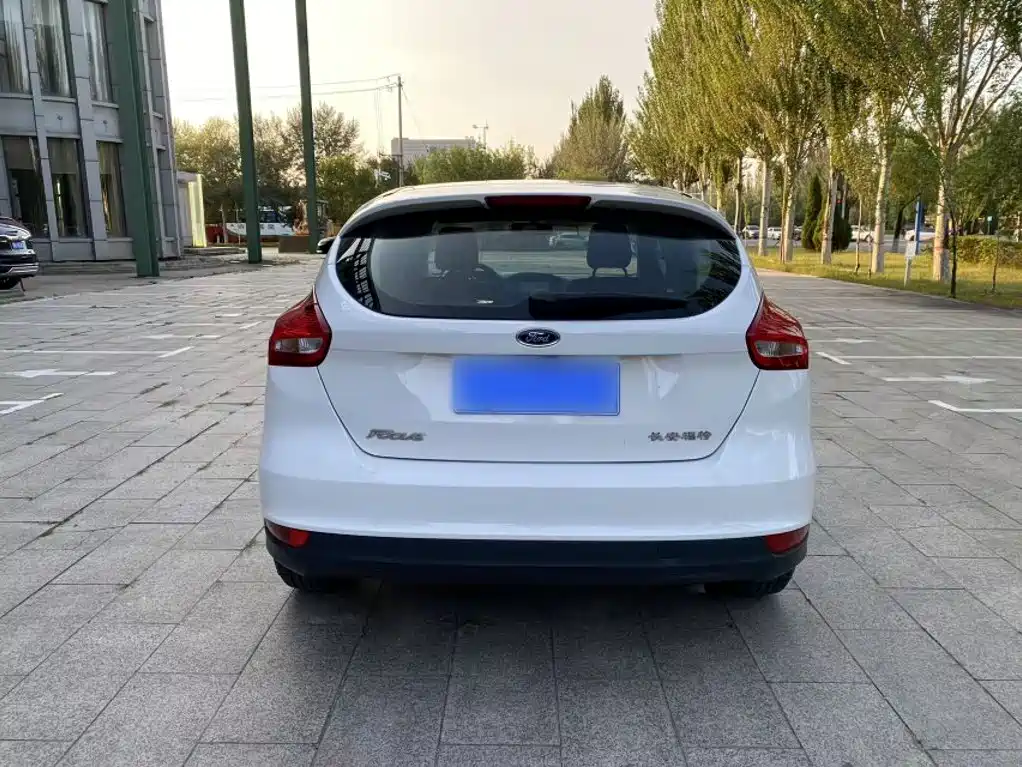 Фото 6 - Ford Focus
