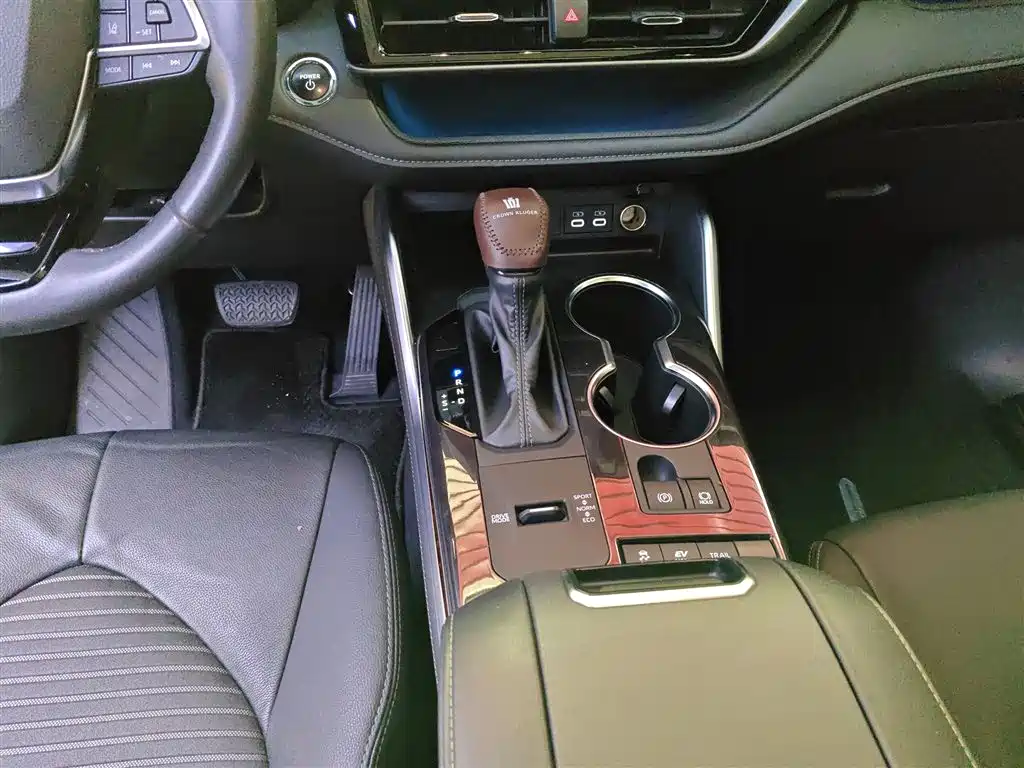 Toyota Crown Kluger 2023 2.5L HEV AWD Luxury Edition фото 6