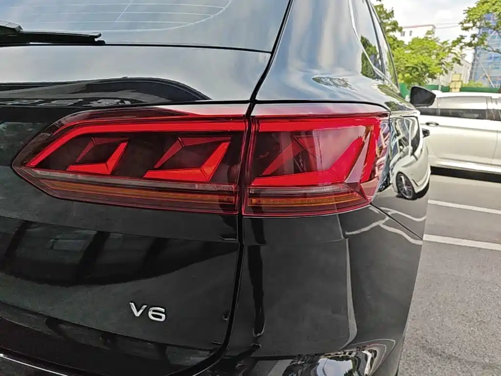 Фото 8 - Volkswagen Touareg