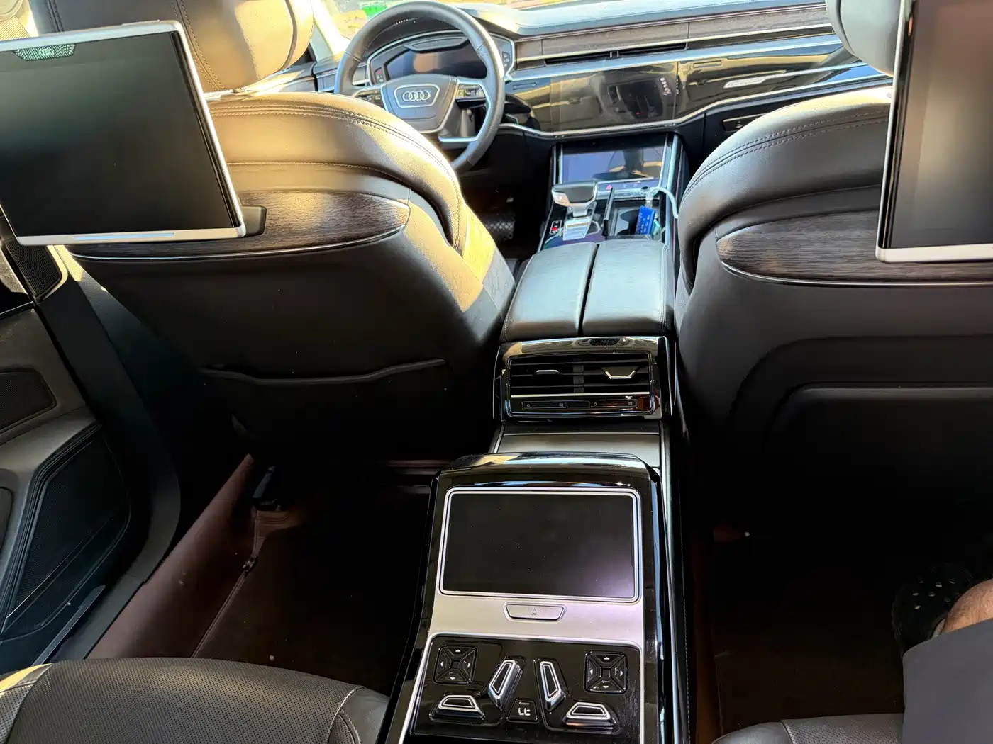 Photo 5 - Audi A8