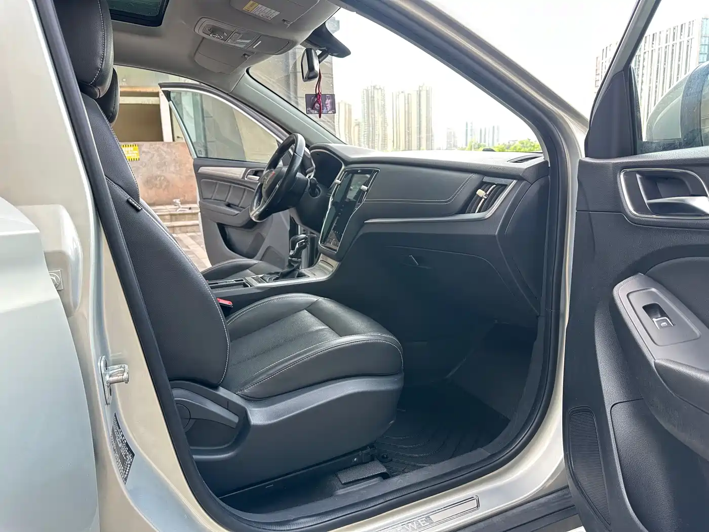 ROEWE RX5 NEW ENERGY