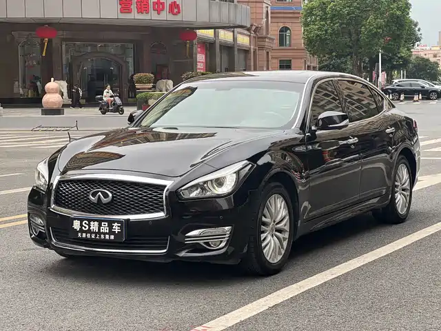 INFINITI Q70