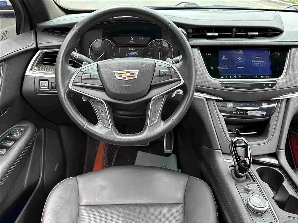 Фото 7 - Cadillac XT5