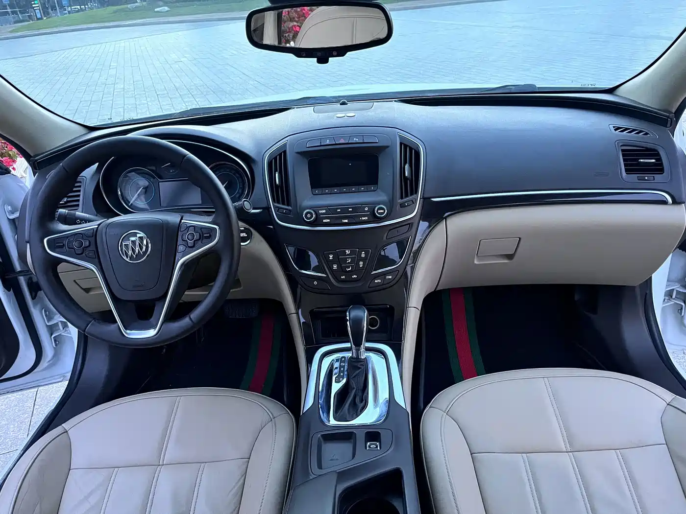 Photo 10 - Buick Regal