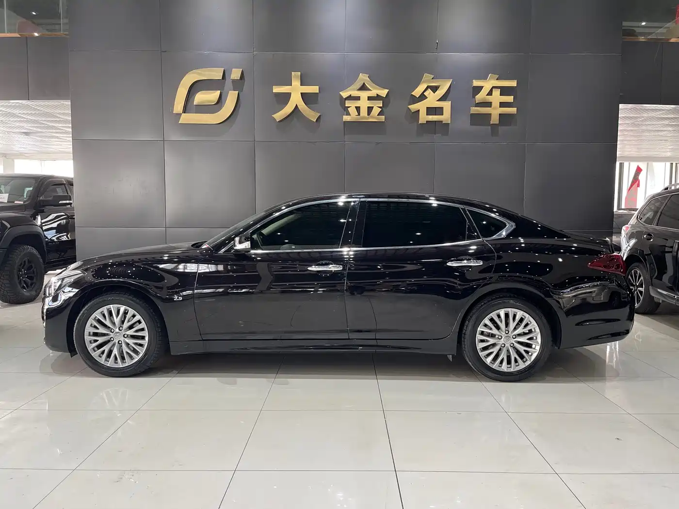 Infiniti Q70 2017 Q70L 2.5L Enjoyment Edition фото 2
