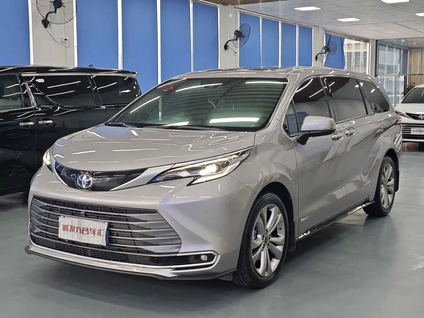 Toyota Sienna 2024 2.5L Hybrid Premium Edition