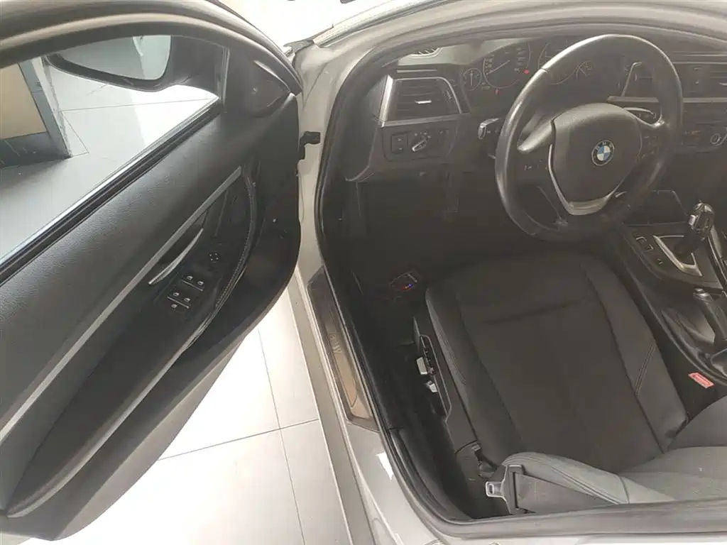 BMW 3 Series 2016 320Li Progressive фото 16