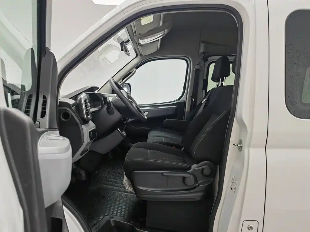 SAIC Maxus Xintu V80 2025 2024 Model Year Aoyunton Value Edition 6MT Short Wheelbase Medium Roof 127Ps 5/6-Seater