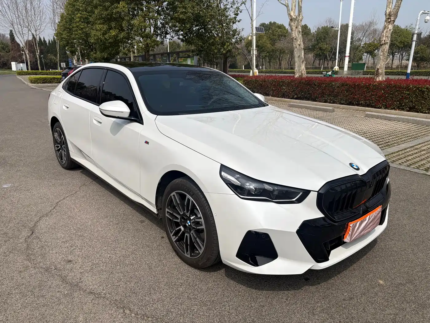 BMW 5 Series 2025 530Li Leading M Sport Package фото 2