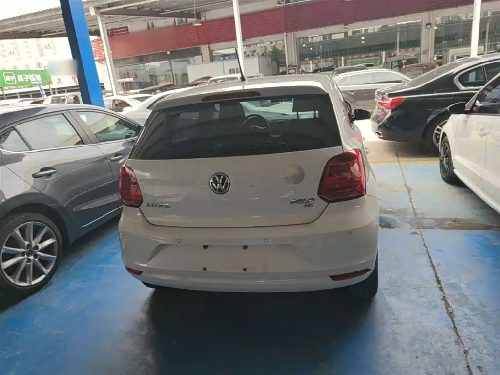 Volkswagen Polo 2016 1.6L Automatic Comfort фото 6