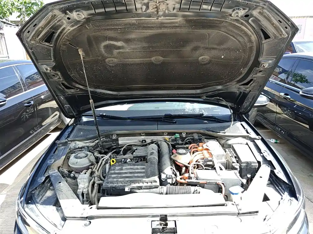 VOLKSWAGEN MAGOTAN GTE PLUG-IN HYBRID