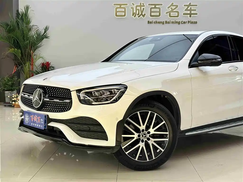Mercedes-Benz GLC Coupe 2023 Model GLC 300 4MATIC Coupe SUV фото 2
