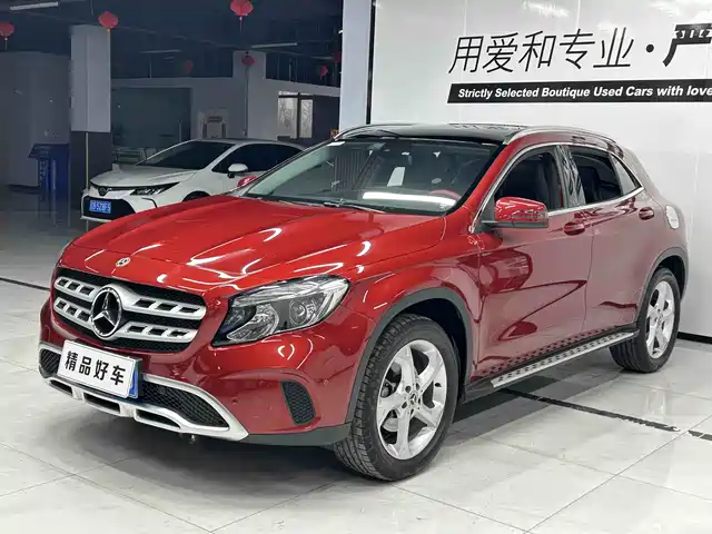 MERCEDES-BENZ GLA