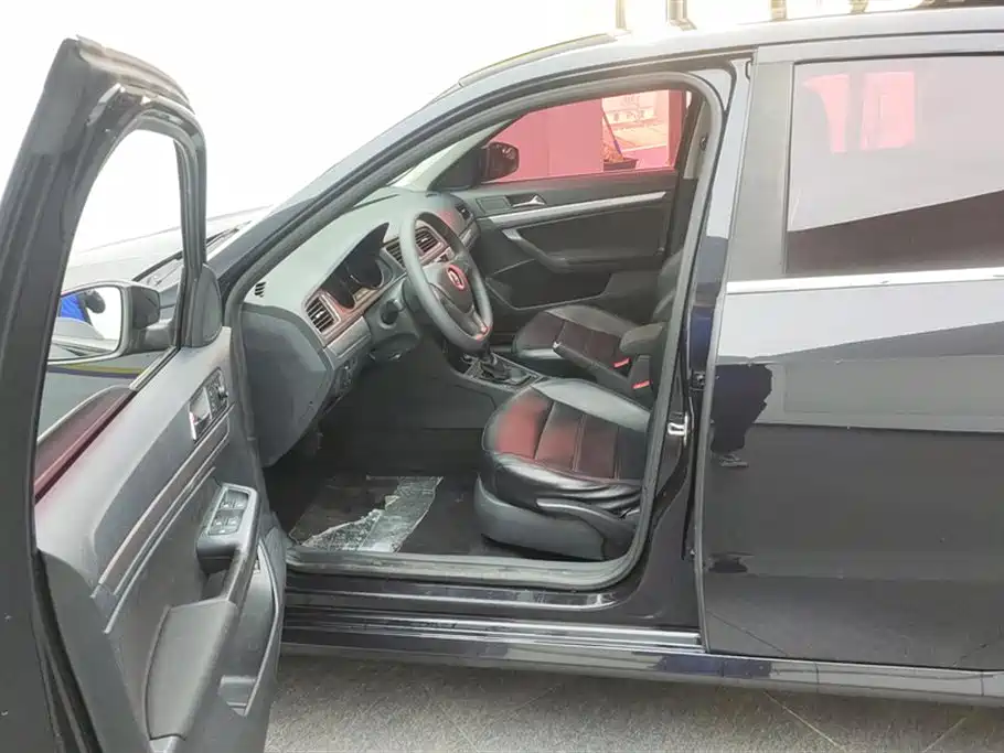 Volkswagen Lavida 2015 1.6L Automatic Trend Edition фото 9