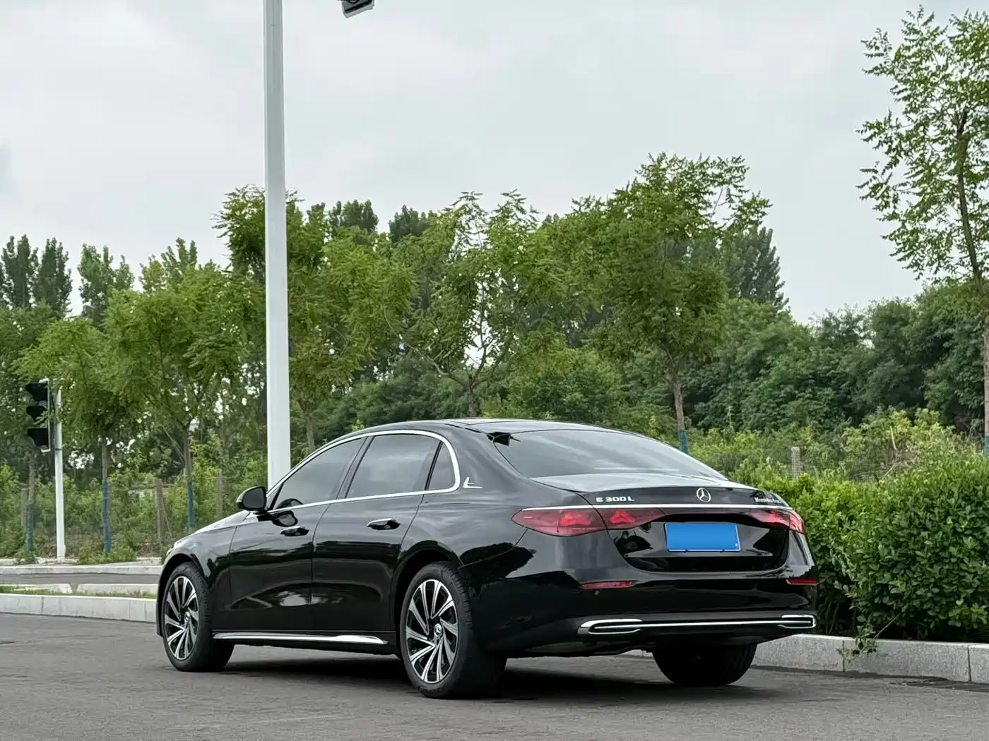 Mercedes-Benz E-Class 2024 Model E 300 L Luxury фото 4