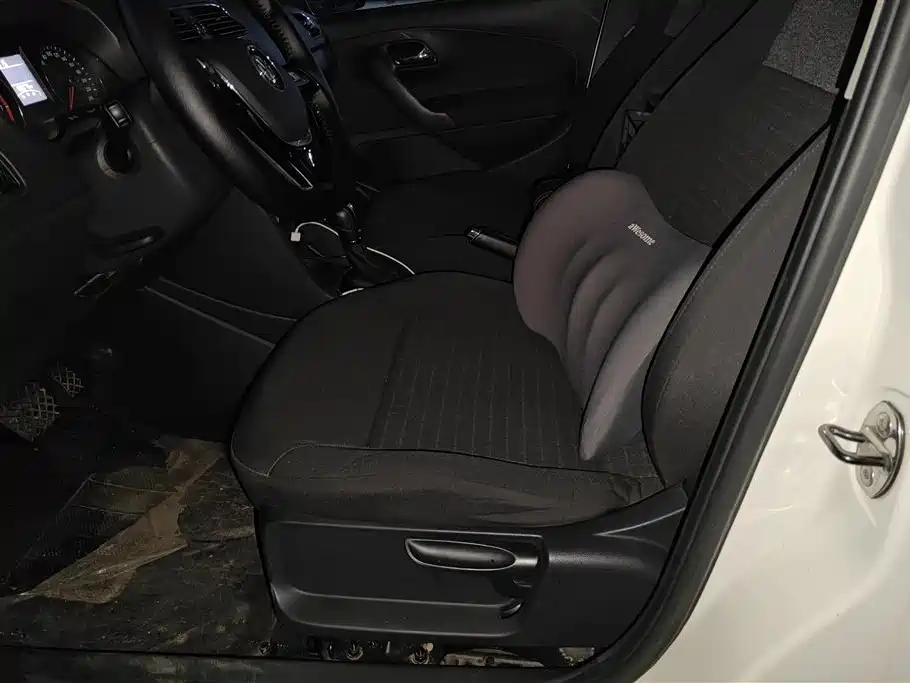 Volkswagen Polo 2016 1.6L Automatic Comfort фото 9