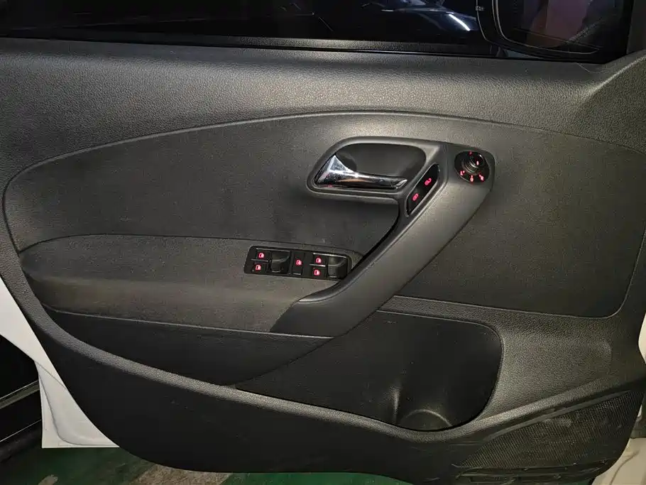 Volkswagen Polo 2016 1.6L Automatic Comfort фото 7