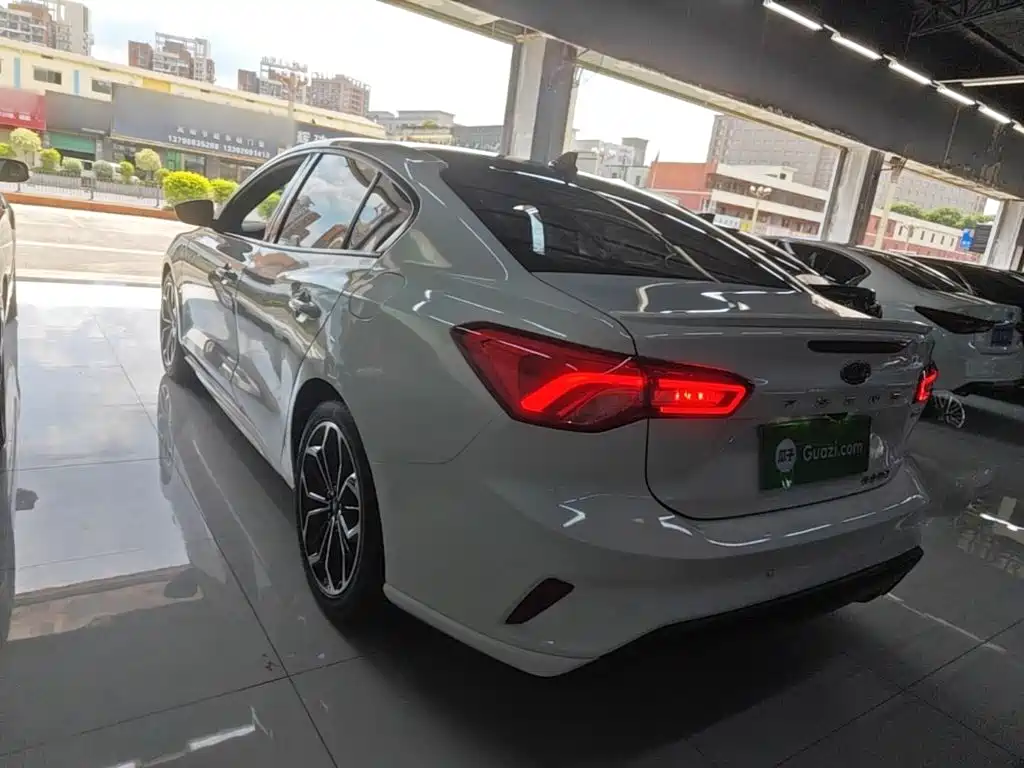 Фото 5 - Ford Focus