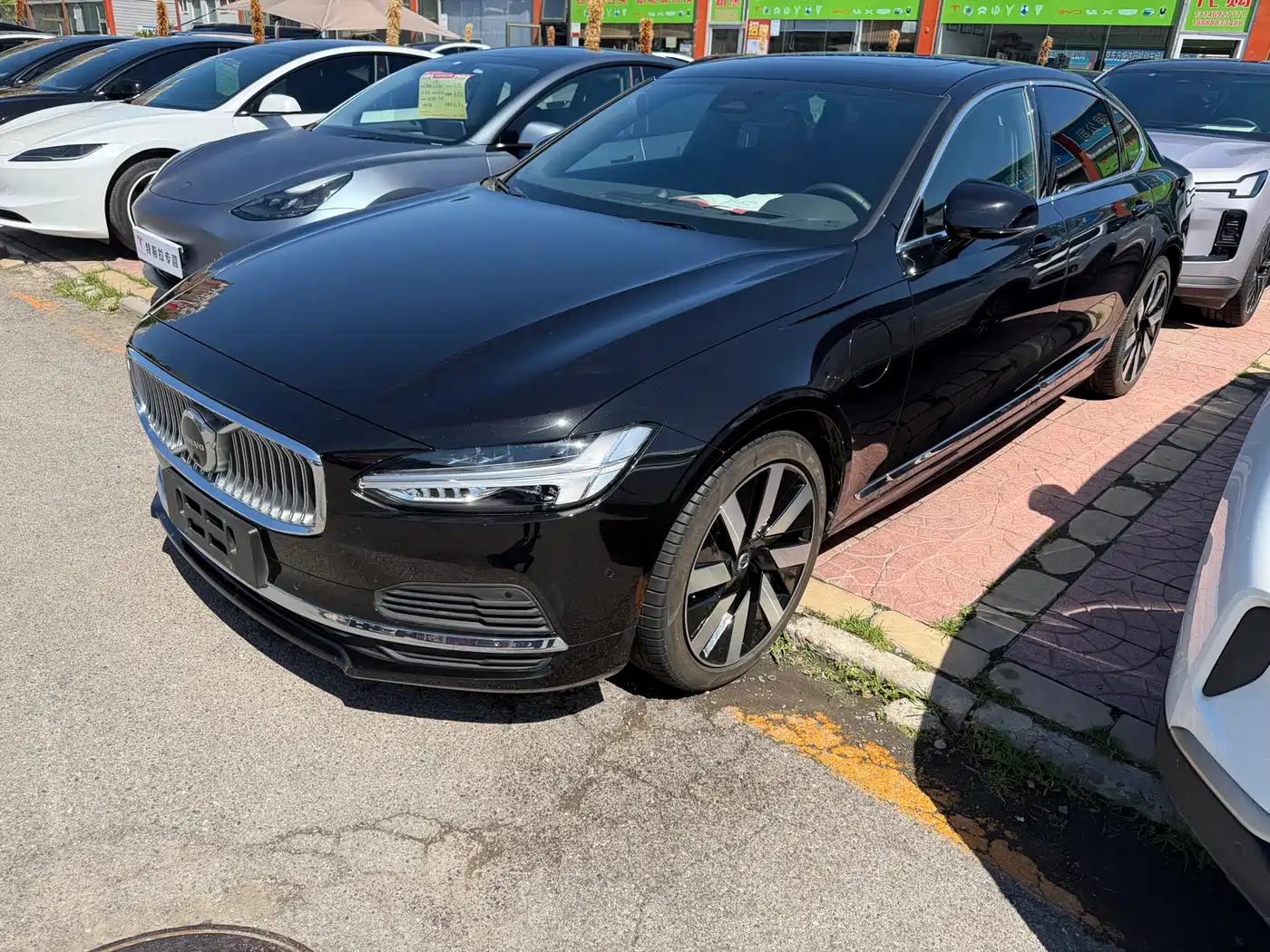 Volvo S90 Plug-in Hybrid 2025 Plug-in Hybrid AWD Long Range Zhiya Luxury Edition